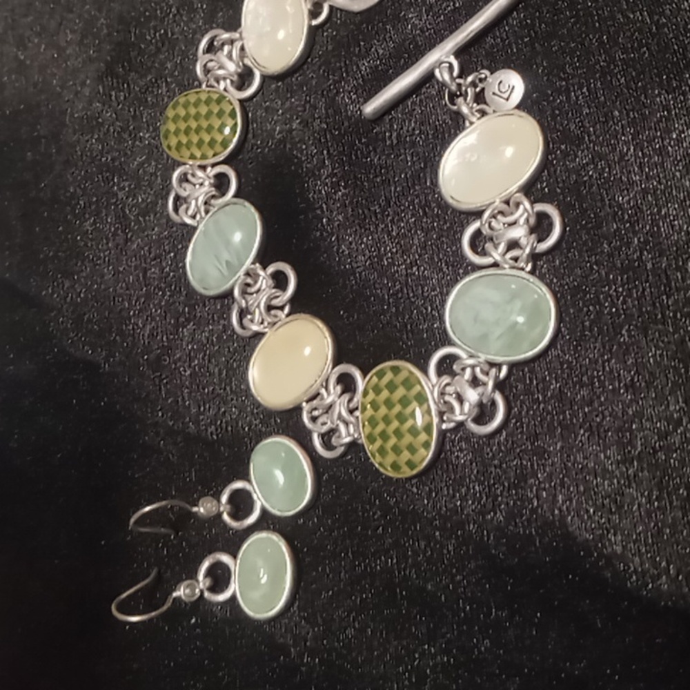 Lauren Conrad toggle clasp bracelet with earrings.